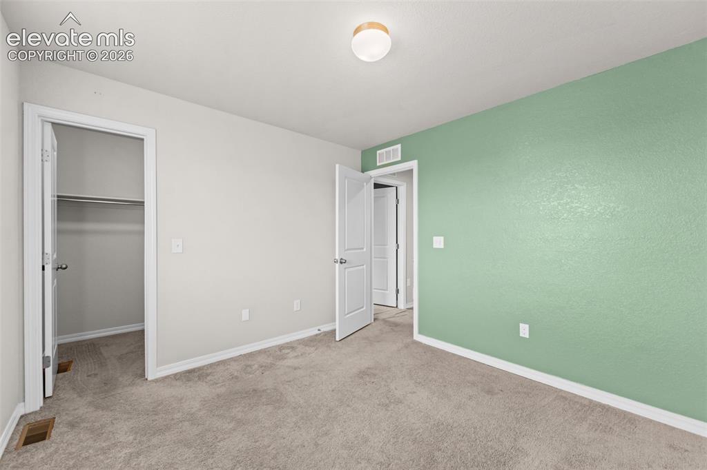 Image 19 of 31: Bedroom