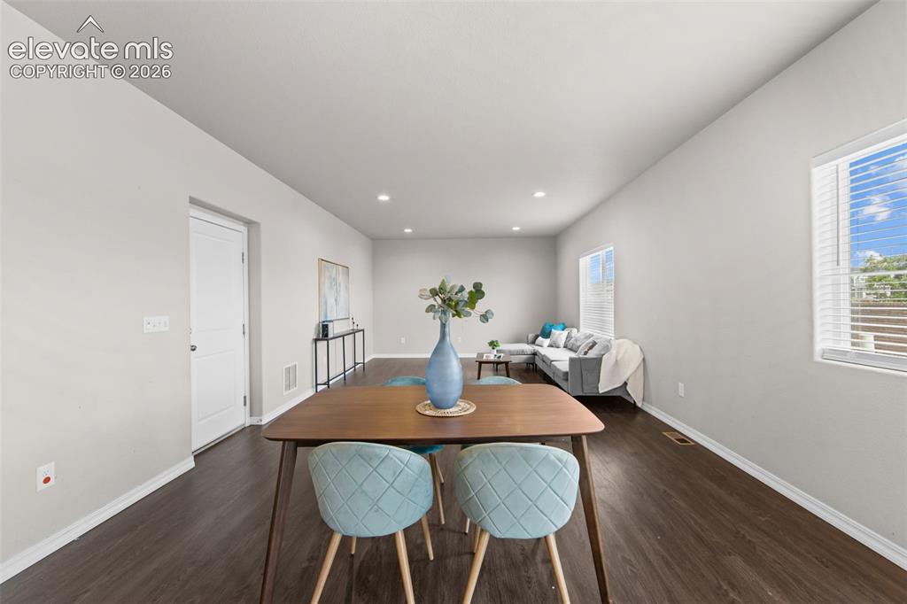 Image 7 of 31: Dining Area