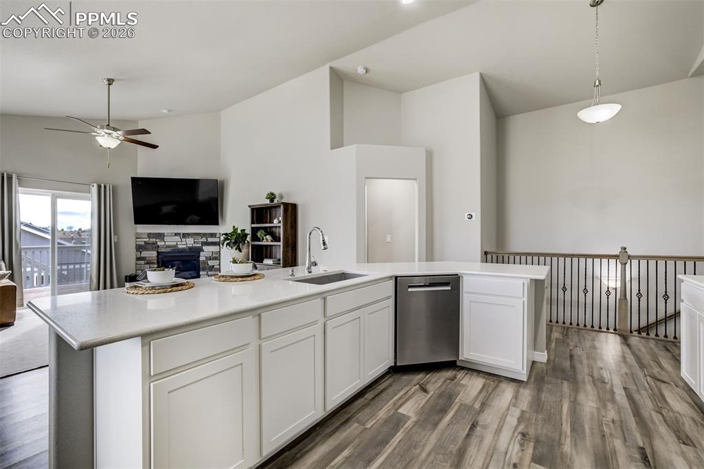 Image 15 of 50: Kitchen