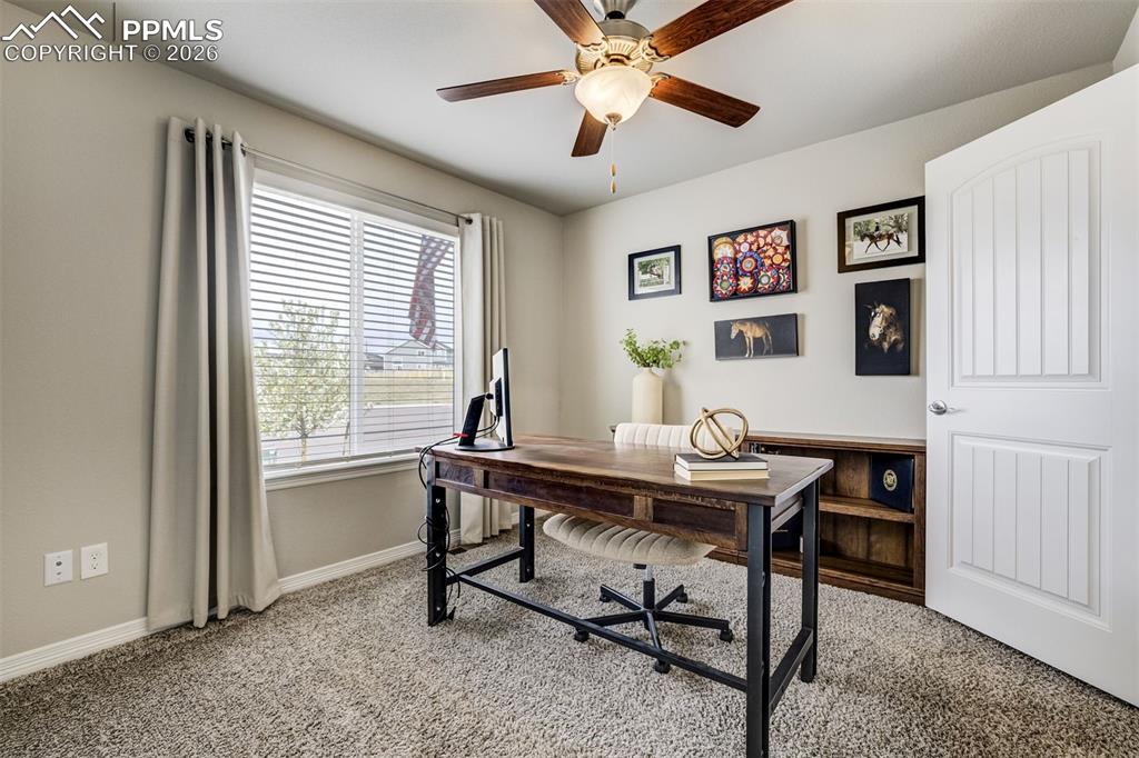 Image 25 of 50: Bedroom