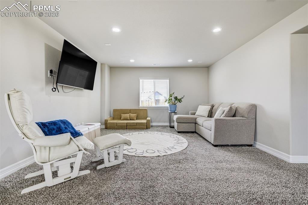 Image 31 of 50: Family Room