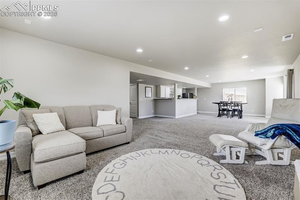 Image 32 of 50: Family Room