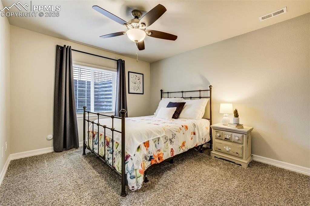 Image 40 of 50: Bedroom