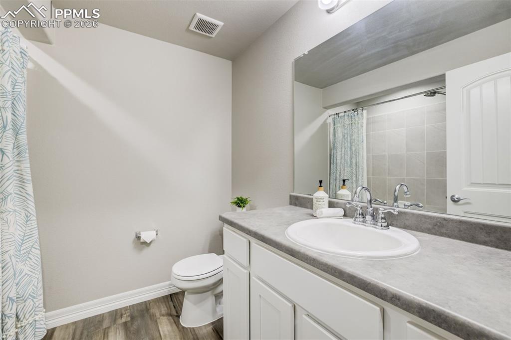 Image 41 of 50: Bathroom