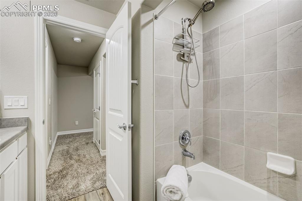 Image 42 of 50: Bathroom