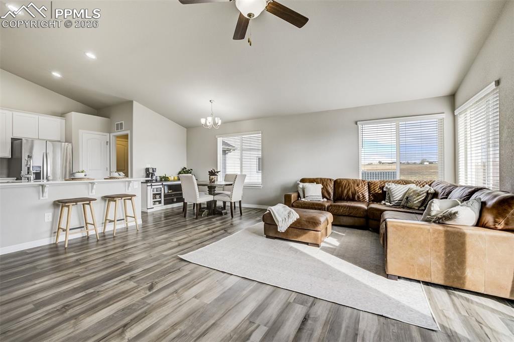 Image 8 of 50: Living Room