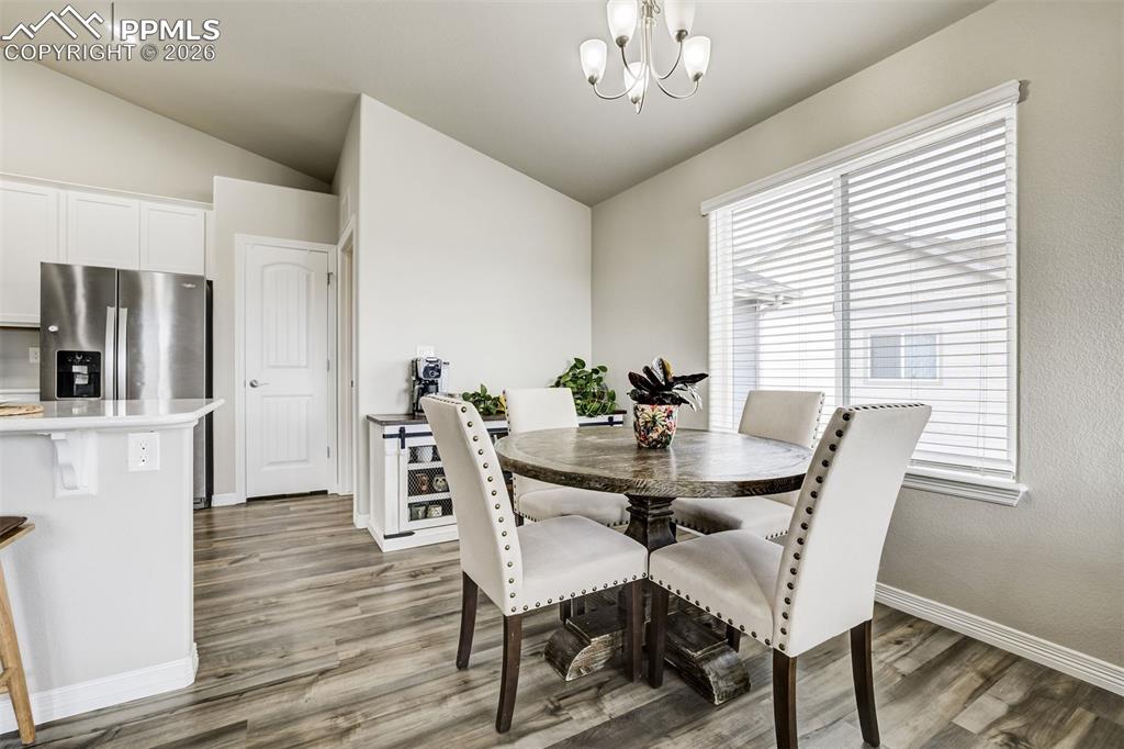 Image 9 of 50: Dining Area