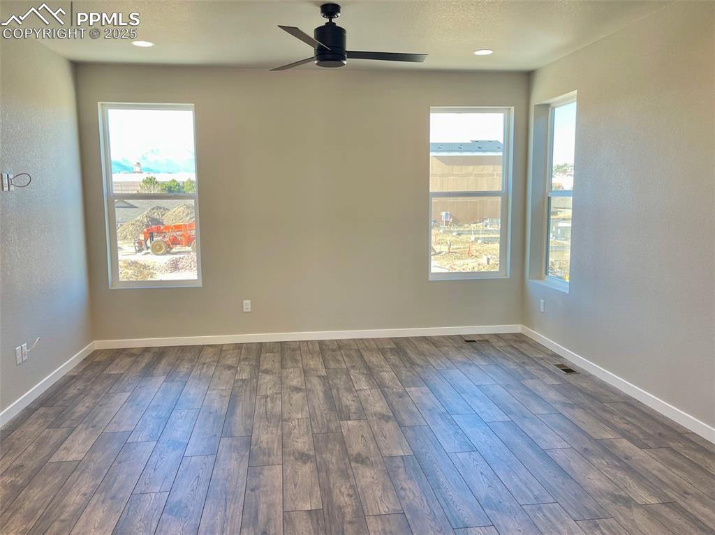 Image 10 of 26: Living Room