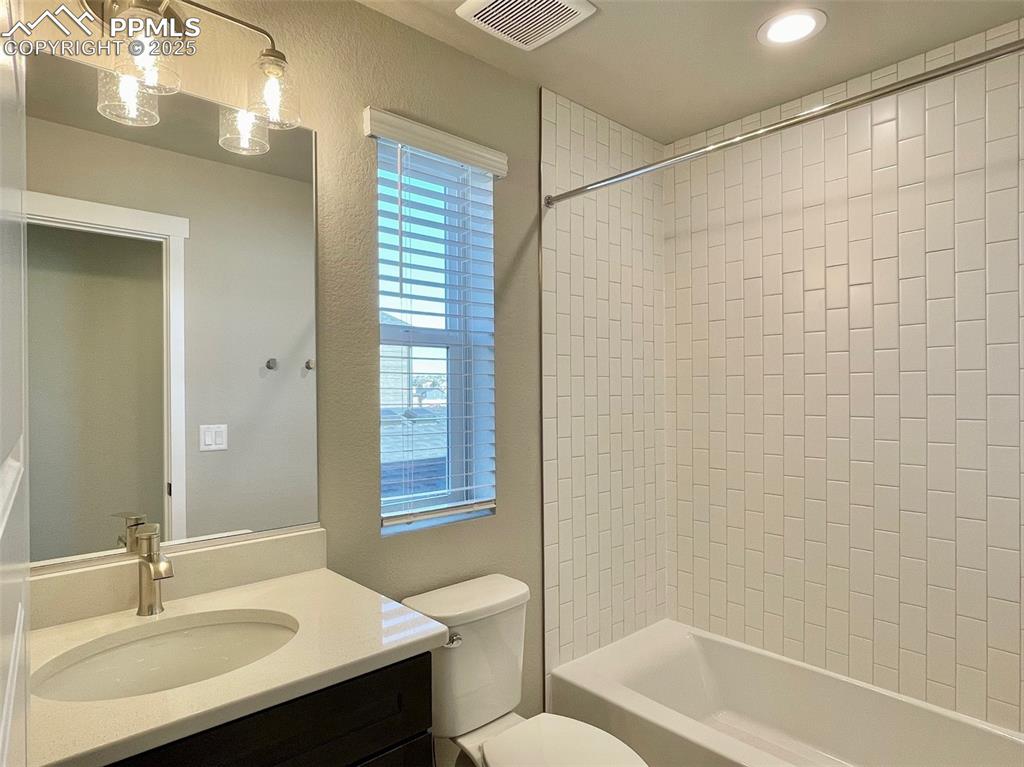 Image 12 of 26: Bathroom