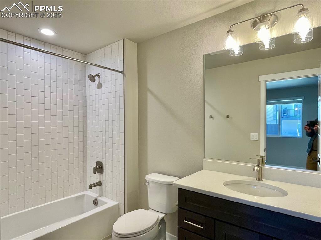 Image 13 of 26: Bathroom