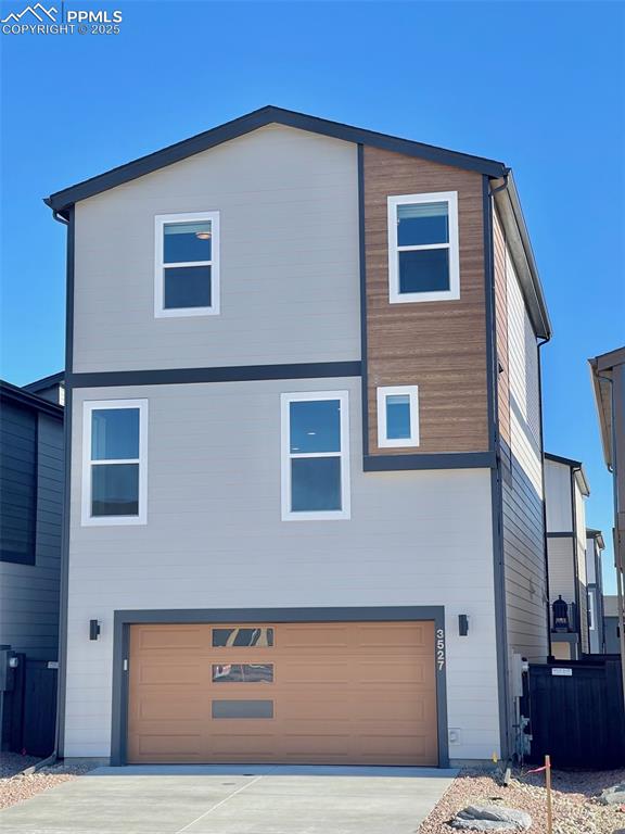 Image 25 of 26: Back of Structure