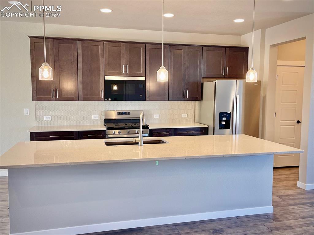 Image 3 of 26: Kitchen