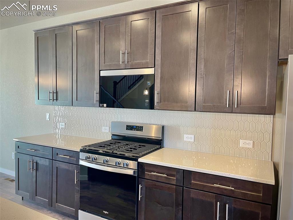 Image 4 of 26: Kitchen