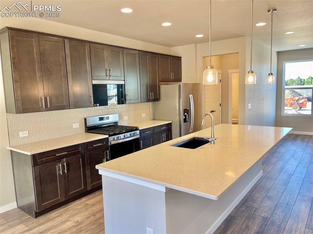 Image 6 of 26: Kitchen