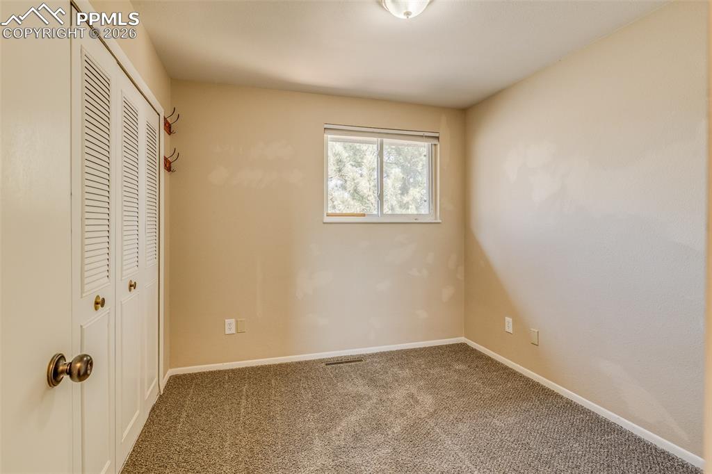 Image 14 of 30: Bedroom