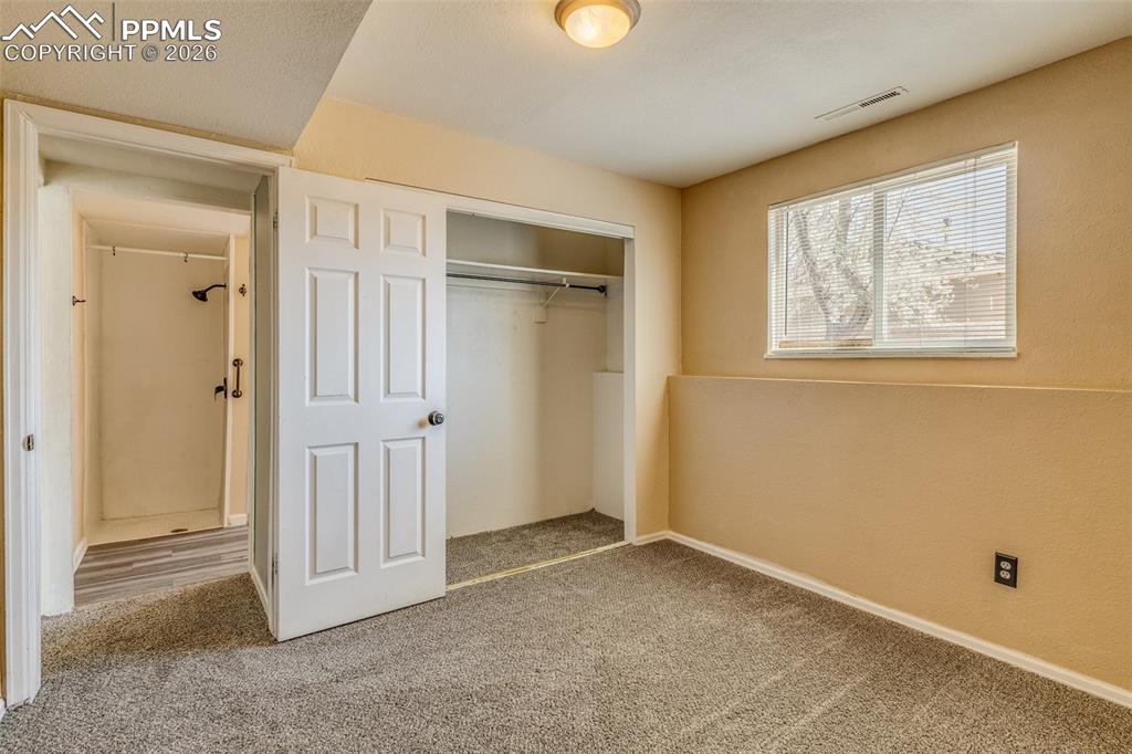 Image 16 of 30: Bedroom