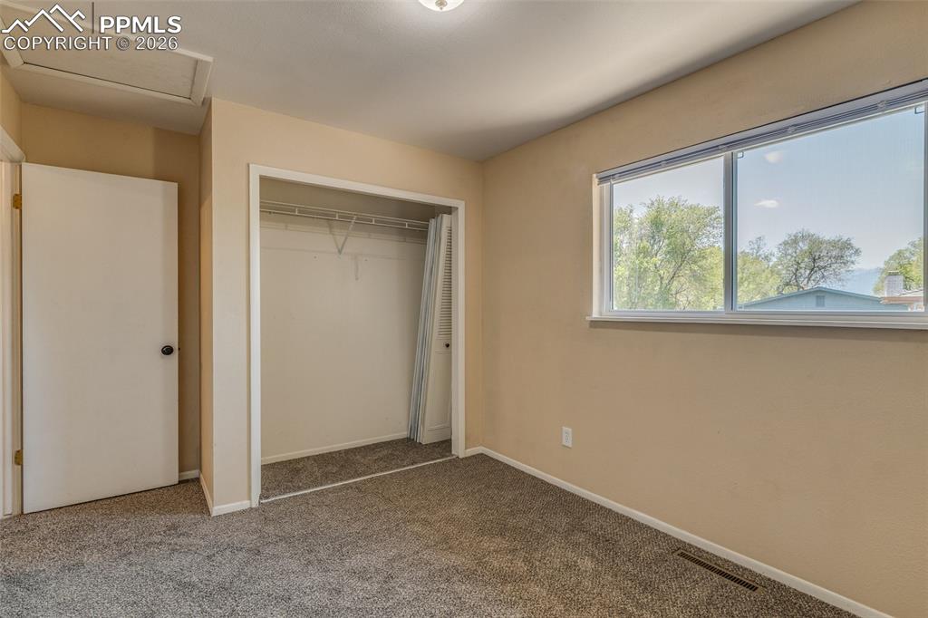 Image 17 of 30: Bedroom