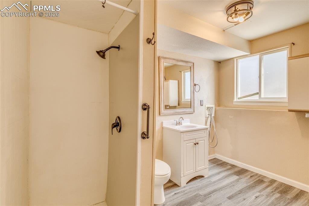 Image 24 of 30: Bathroom