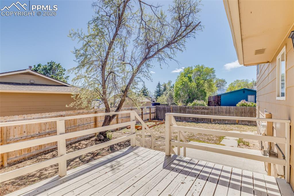 Image 27 of 30: Deck