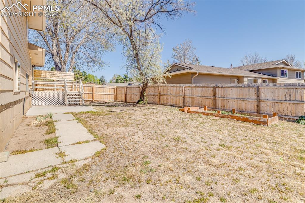 Image 29 of 30: Yard