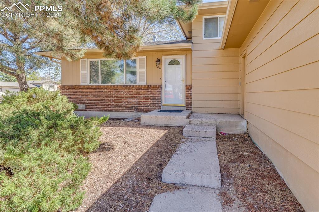 Image 3 of 30: Entry