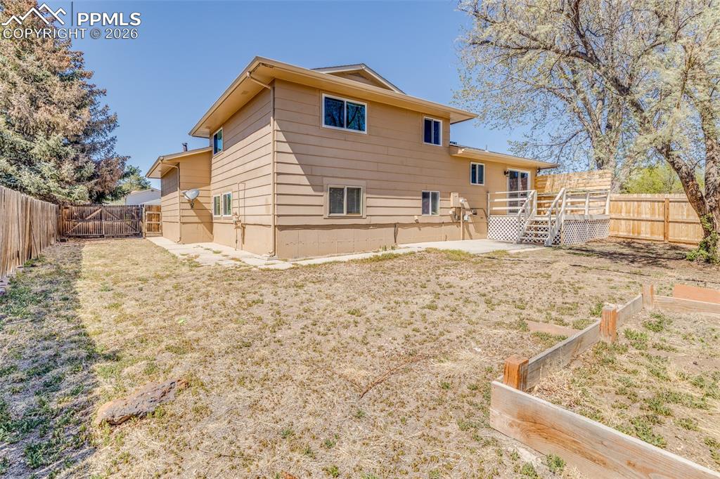 Image 30 of 30: Back of Structure