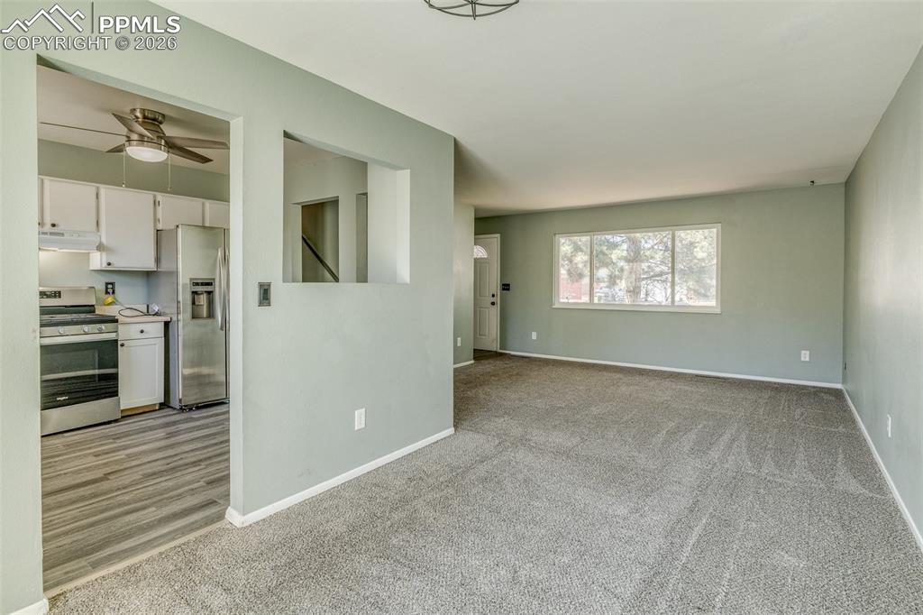 Image 7 of 30: Living Room