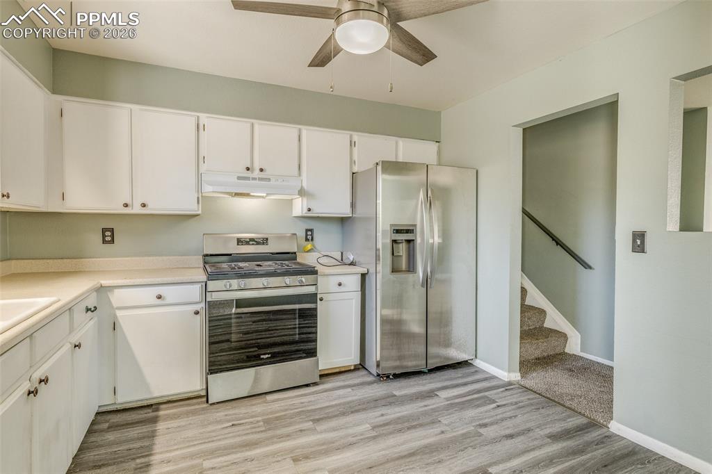 Image 8 of 30: Kitchen