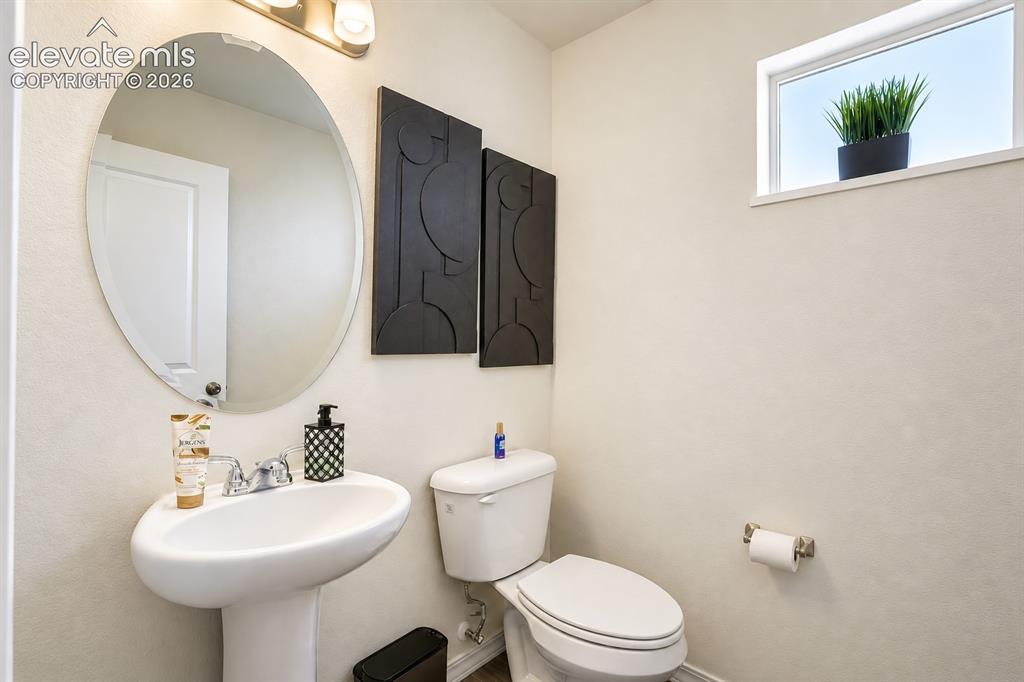 Image 13 of 18: Bathroom