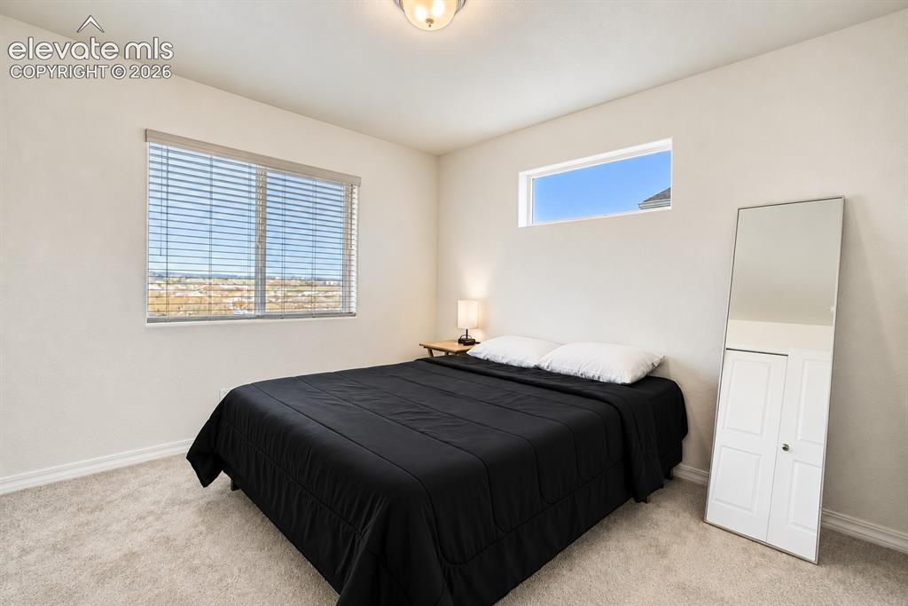 Image 16 of 18: Bedroom