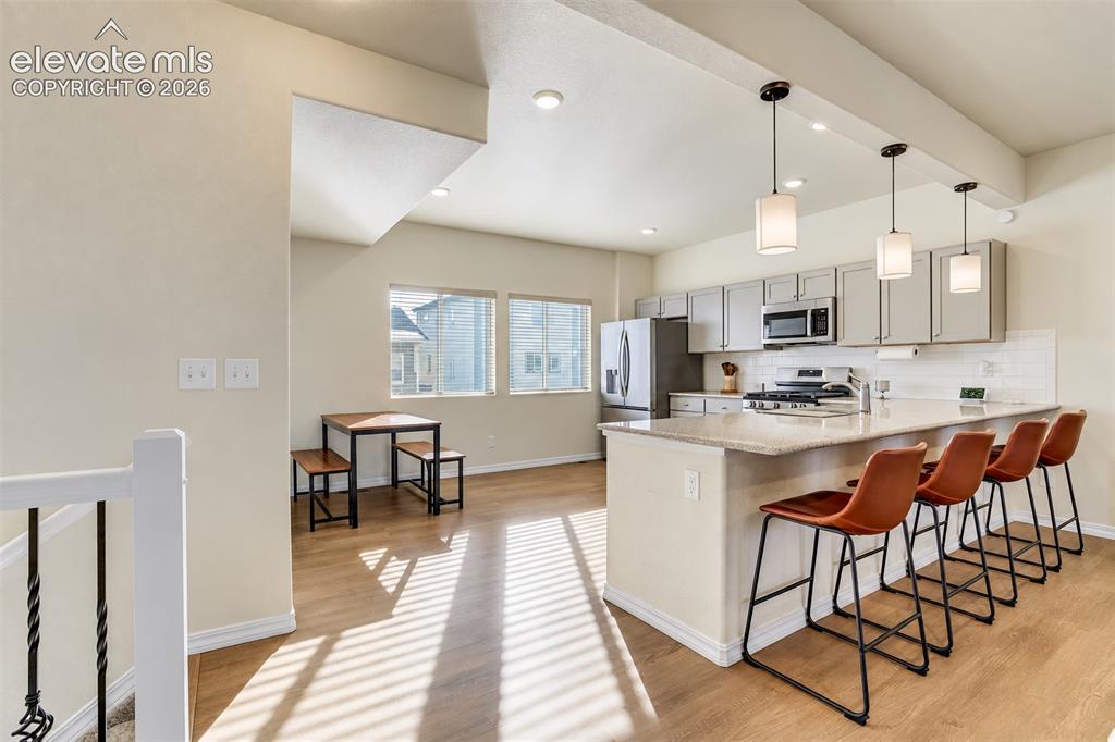 Image 7 of 18: Kitchen