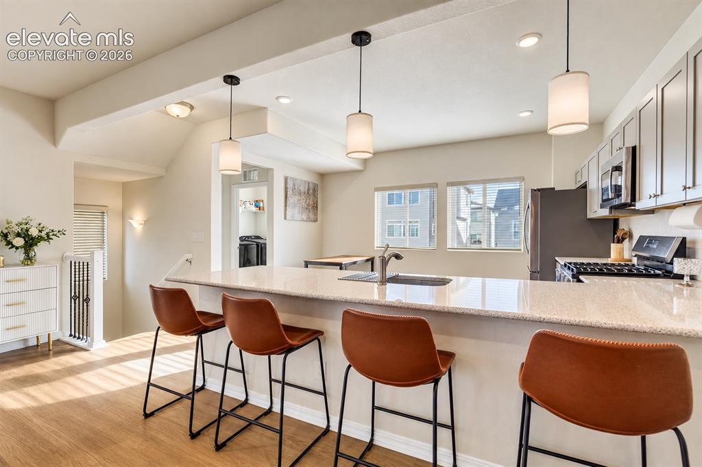 Image 9 of 18: Kitchen