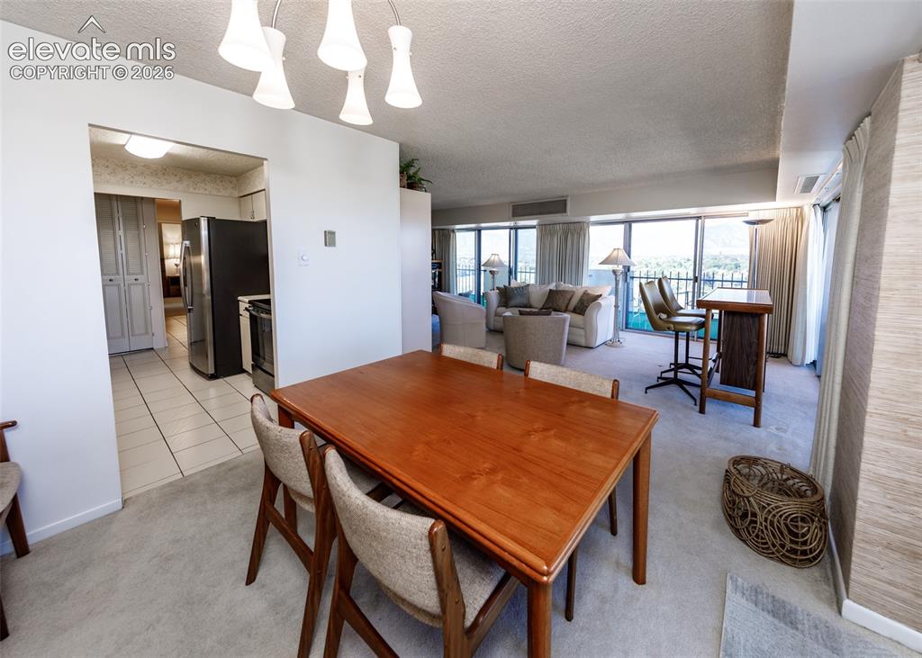 Image 13 of 49: Dining Area