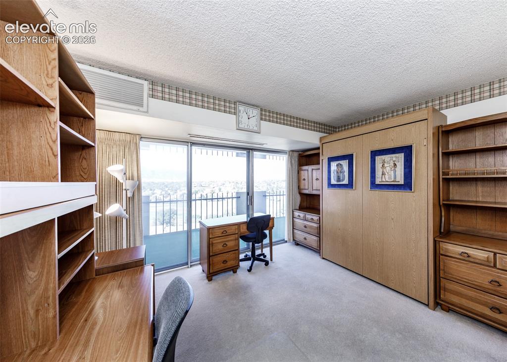 Image 19 of 49: Office