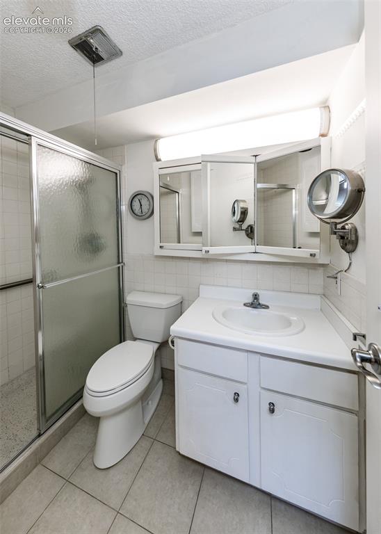 Image 31 of 49: Bathroom