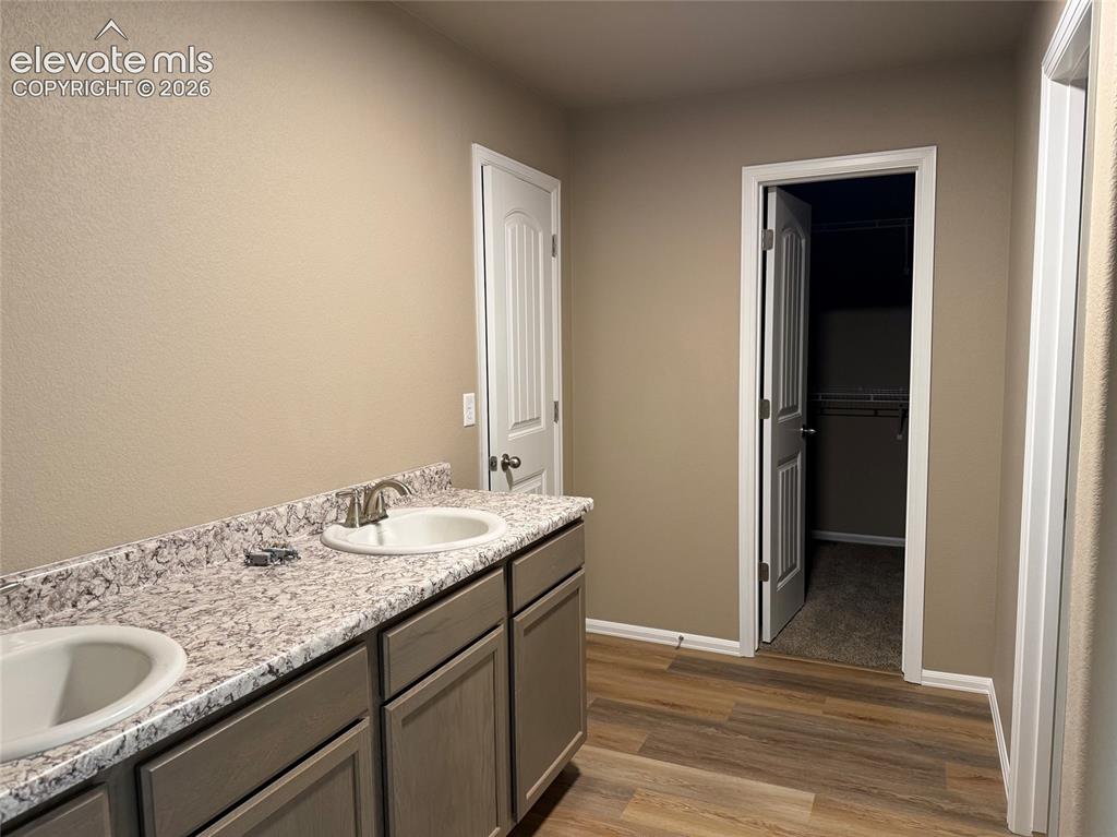 Image 14 of 24: Bathroom