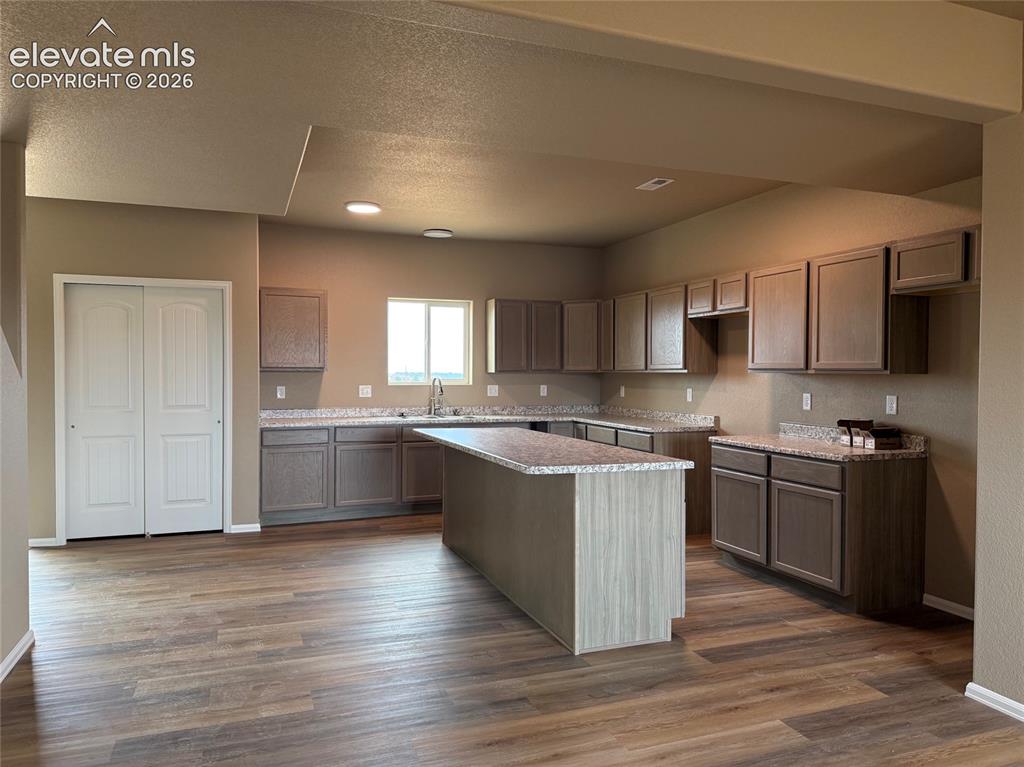 Image 4 of 24: Kitchen