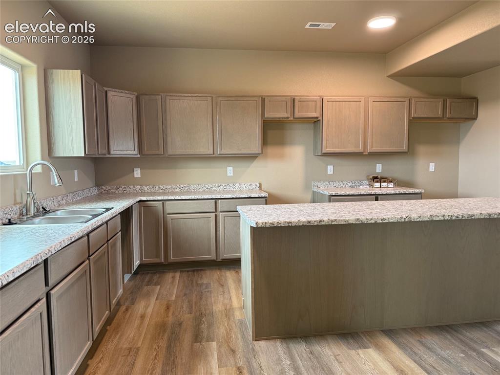 Image 5 of 24: Kitchen