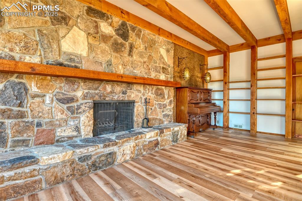 Image 13 of 49: Living Room