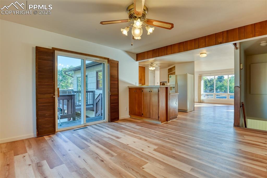 Image 21 of 49: Living Room