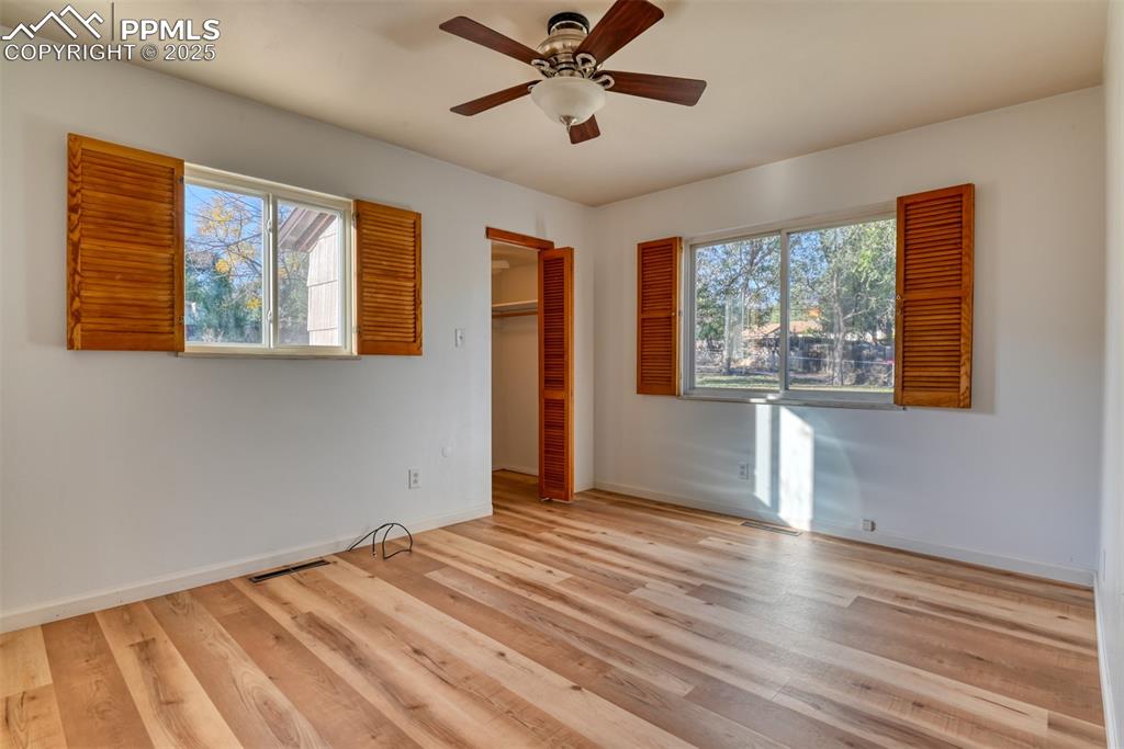 Image 22 of 49: Bedroom