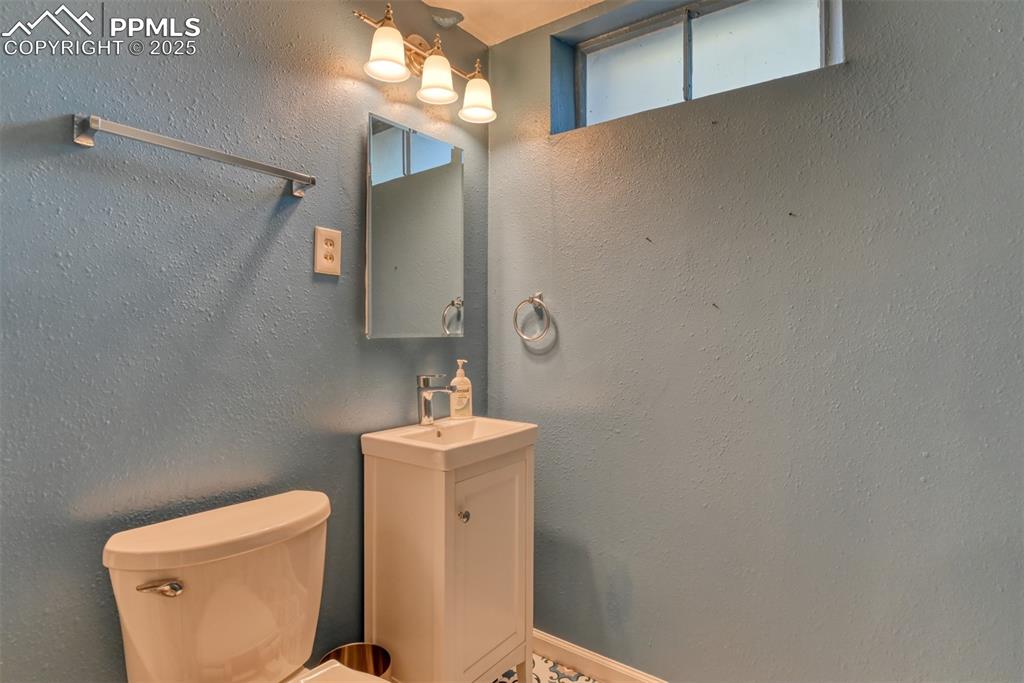 Image 41 of 49: Bathroom