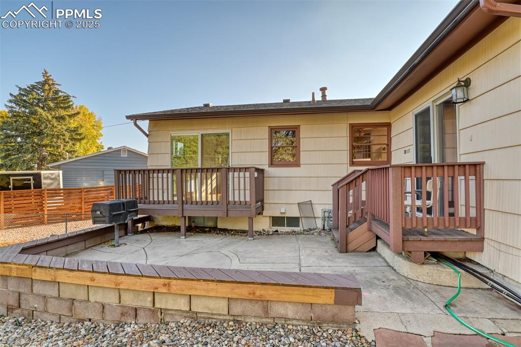 Image 47 of 49: Back of Structure