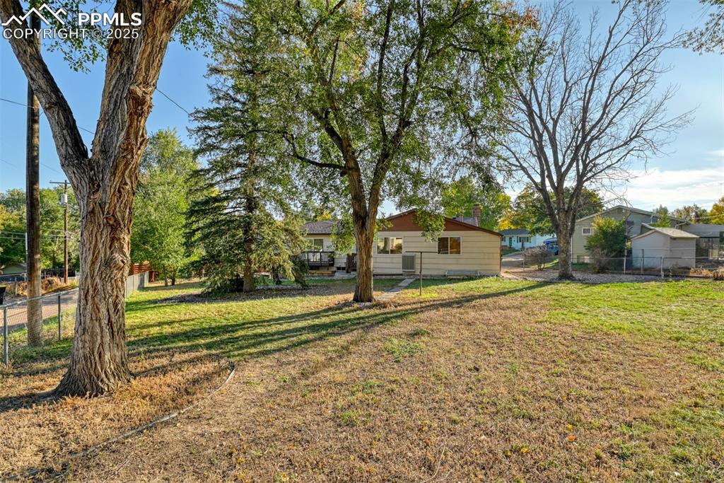 Image 48 of 49: Yard