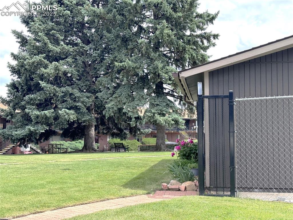 Image 19 of 30: View of green lawn