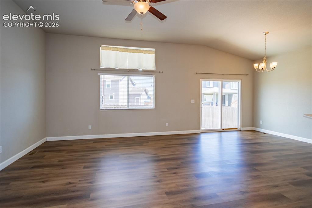 Image 8 of 50: Living Room
