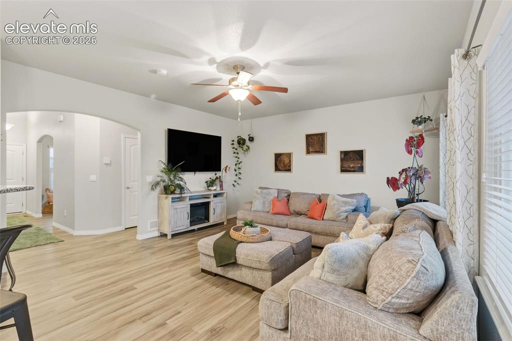 Image 13 of 45: Living Room