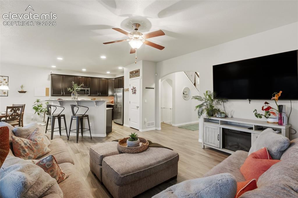Image 16 of 45: Living Room