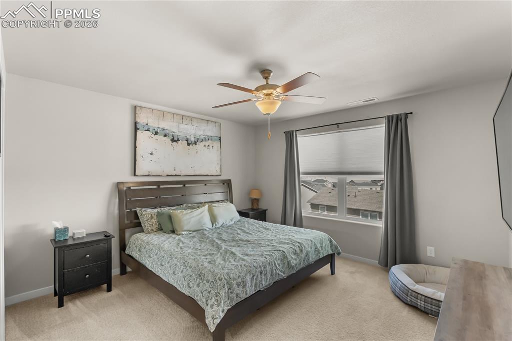 Image 18 of 37: Bedroom