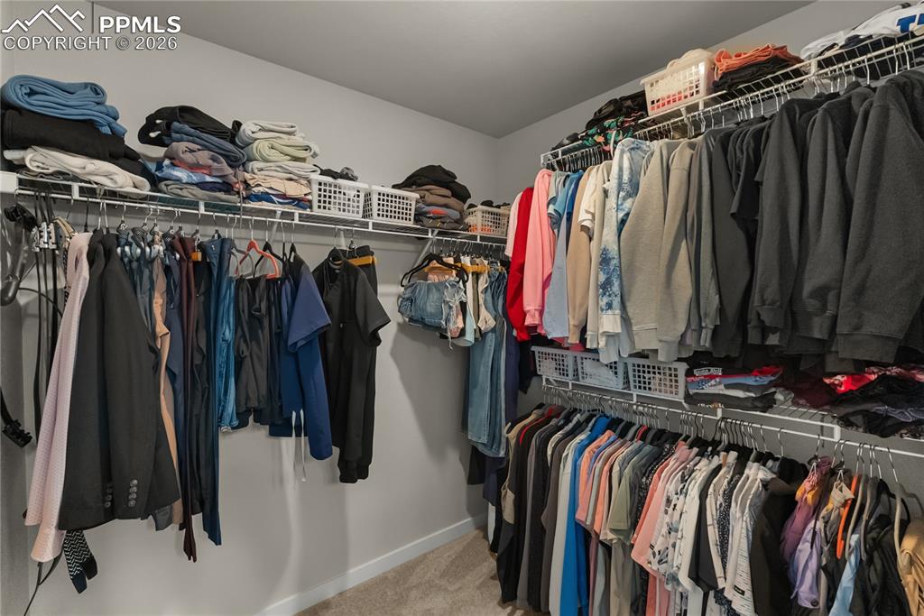 Image 23 of 37: Closet